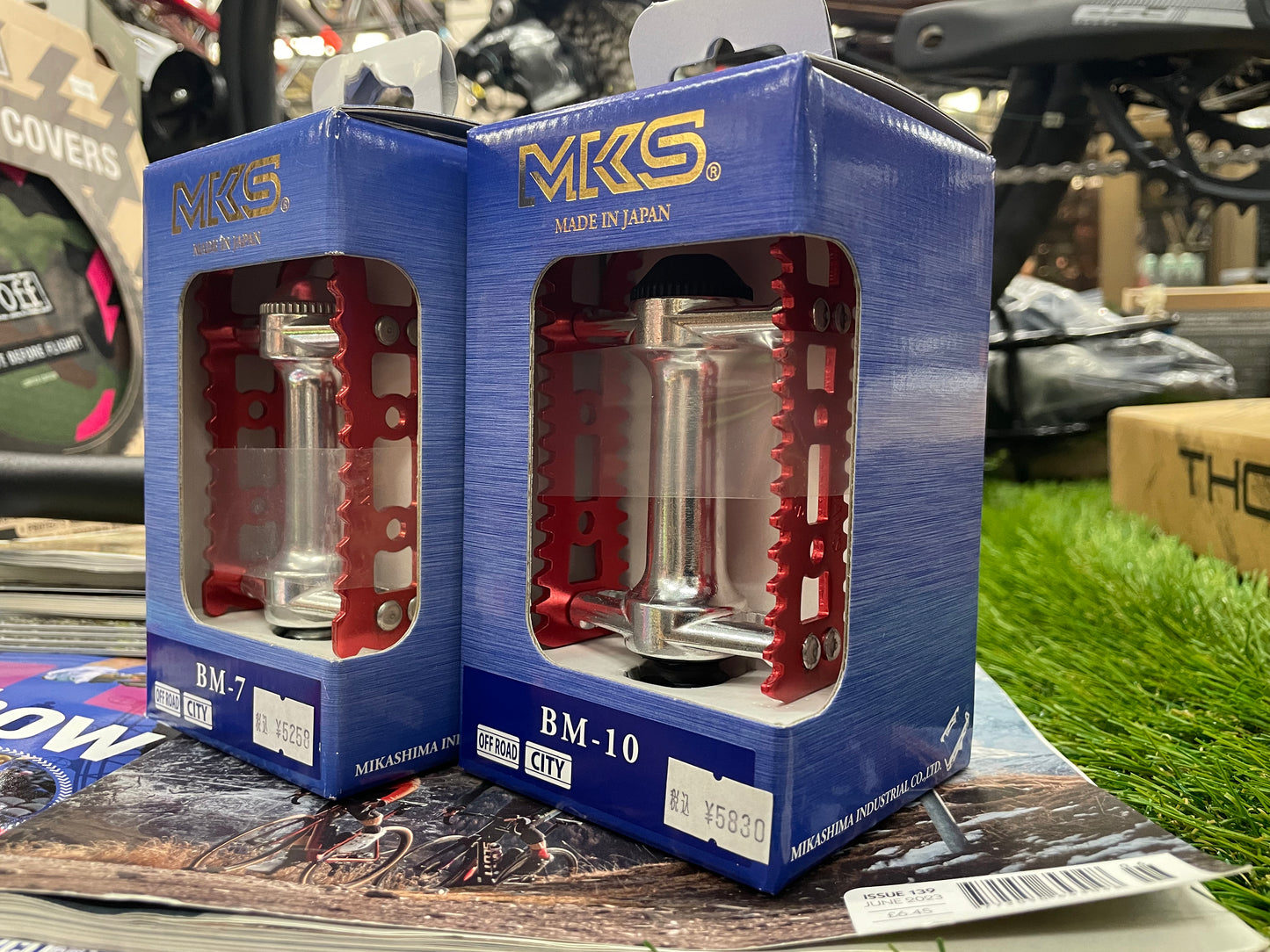 bluelug x MKS BM-7 &BM-10 FOOTJAWS Black - ブルーラグx三ヶ島製作所 フットジョウズ 比較 レッド - 高知の自転車専門店 Cycling Shop ヤマネ